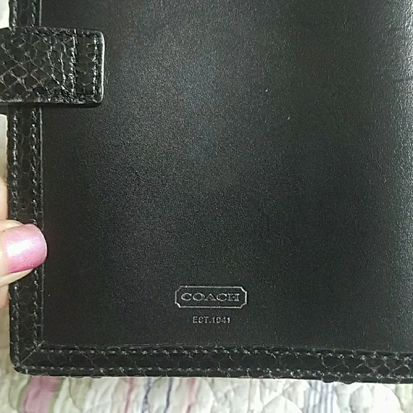 Authentic Coach leather agenda wallet - Picture 6 of 7
